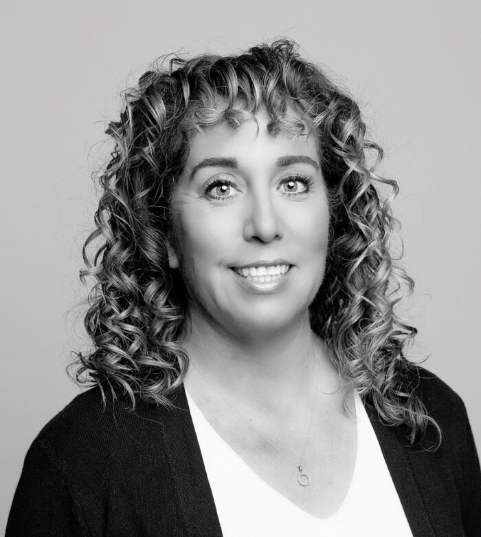 Tracey Lauer Headshot